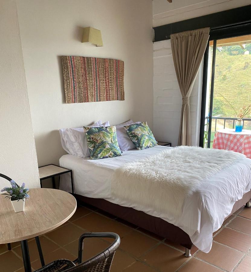 Ecolodge Bahia Del Penon Guatapé エクステリア 写真